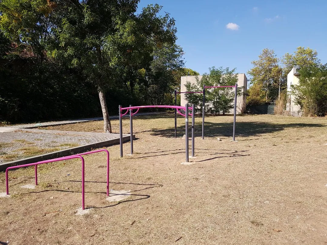 Pull Up Bar at Outdoor Gym in ж.к. Зорница, Ямбол – photo 1 of 2