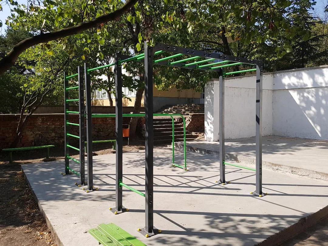 Parallele presso Calisthenics Park at Цар Иван Александър, Ямбол – foto 2 di 2
