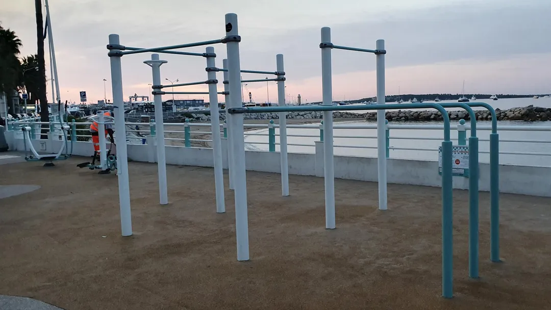 Parallele presso Calisthenics Park at Boulevard Jean Hibert, Cannes – foto 2 di 4