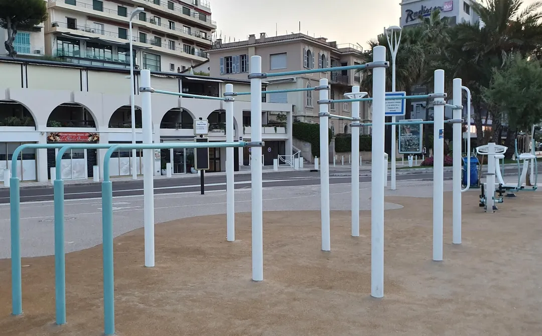 Sci di fondo presso Calisthenics Park at Boulevard Jean Hibert, Cannes – foto 3 di 4