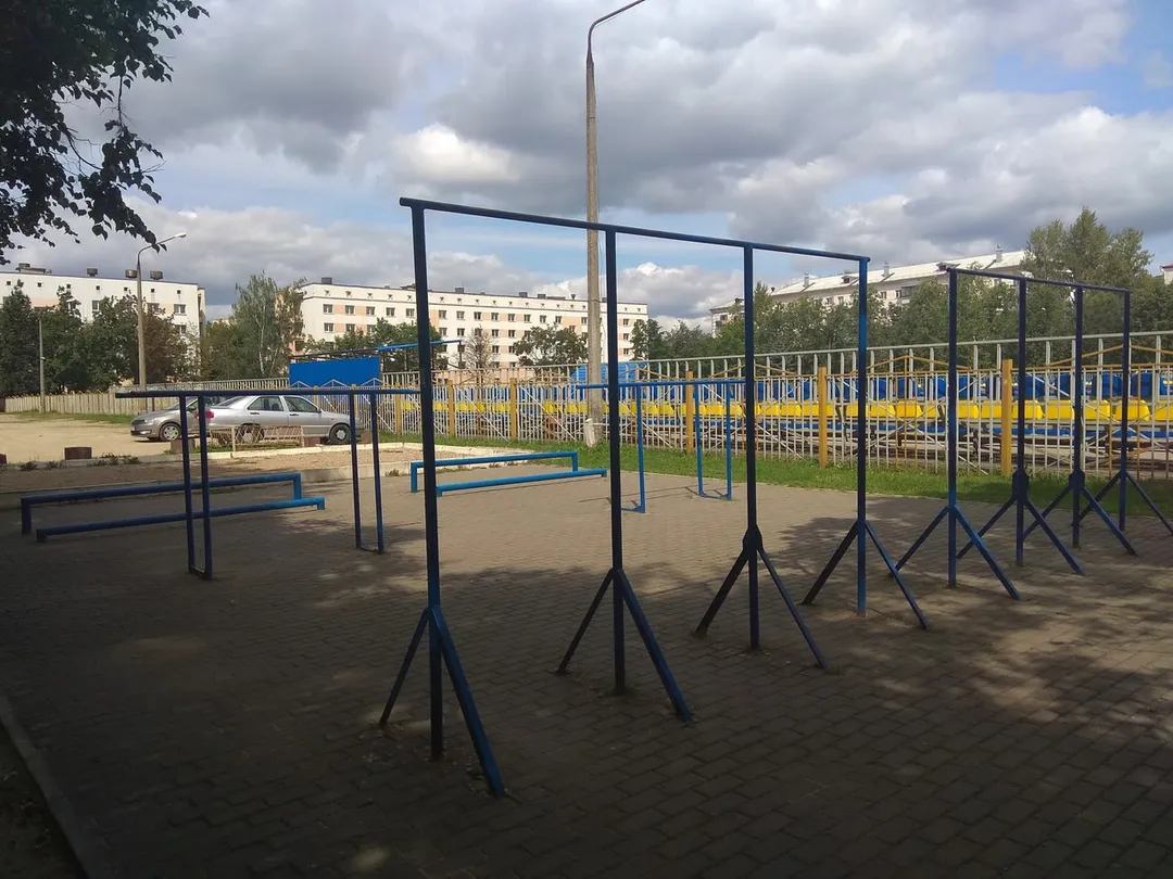Parallel Gym Bars at Calisthenics Park at вуліца Натуралістаў, Мінск – photo 2 of 2