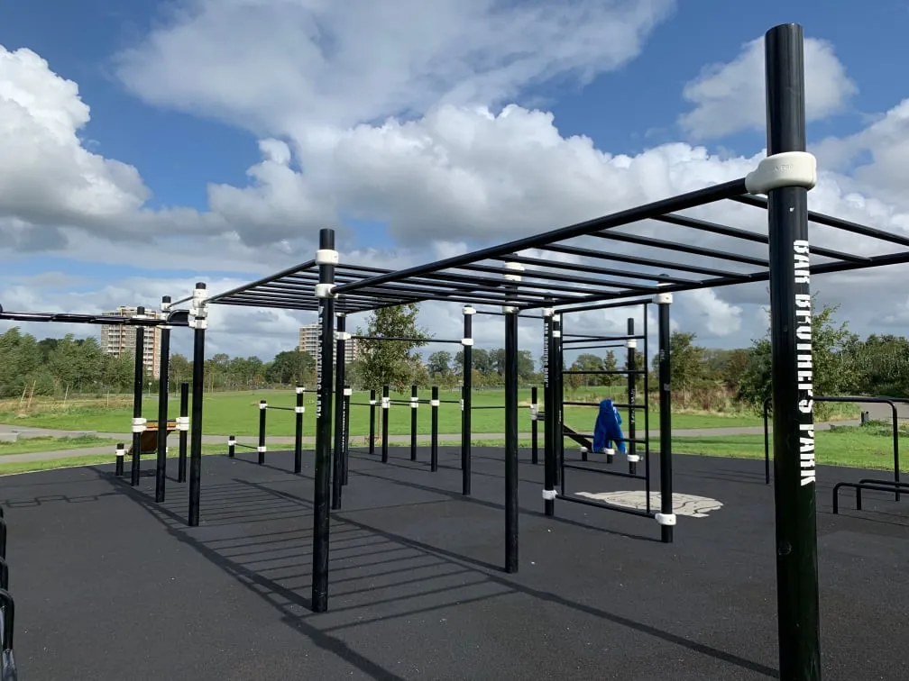 Pull Up Bar at Calisthenics Park at Bar Brothers Park, Haarlem – photo 1 of 10