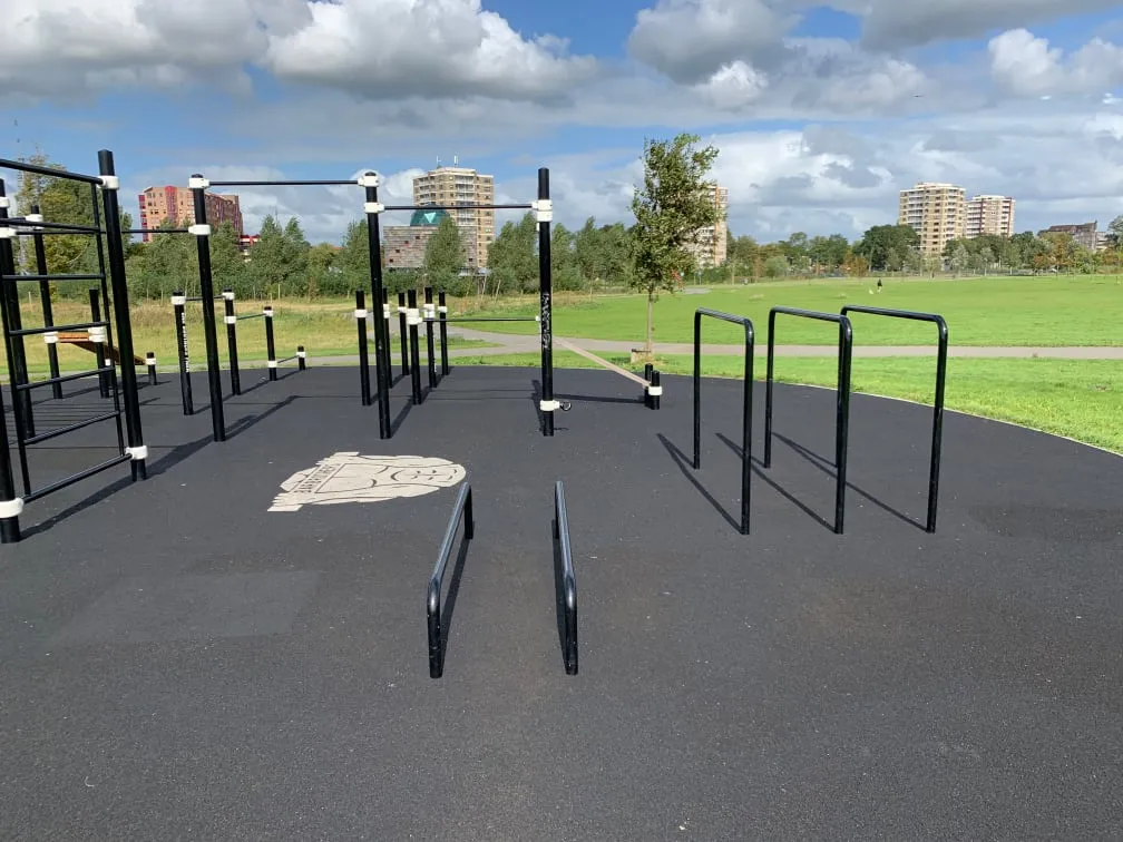 Pull Up Bar at Calisthenics Park at Bar Brothers Park, Haarlem – photo 8 of 10