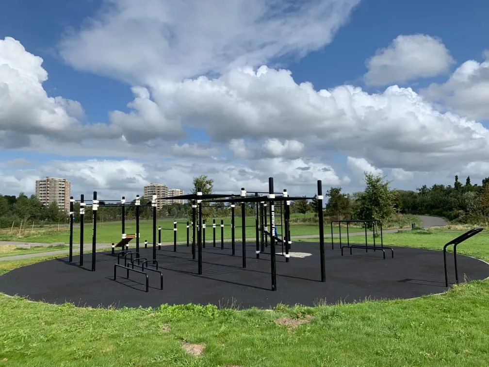 Push Up Bar at Calisthenics Park at Bar Brothers Park, Haarlem – photo 2 of 10
