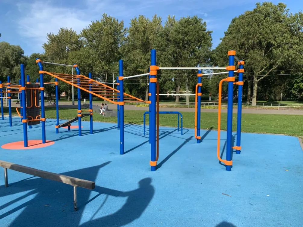 Barre de traction à Calisthenics Park at Wolbrantskerkweg, Amsterdam – photo 7 sur 9