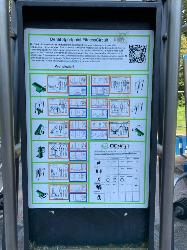 Parallele presso Calisthenics Park at Postjeskade, Amsterdam – foto 2 di 2