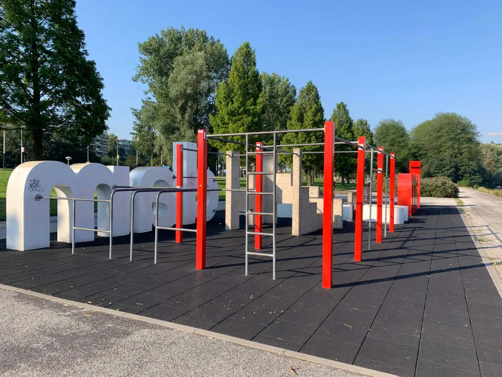 Bară de flotări la Calisthenics Park at Cornelis Lelylaan, Amsterdam – fotografia 2 din 4