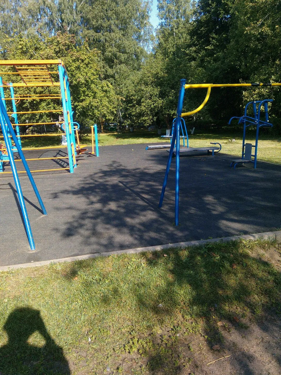 Parallele presso Calisthenics Park at Комсомольская улица, Зеленогорск – foto 2 di 2