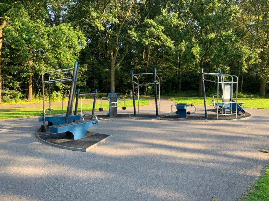 Banc à abdominaux à Calisthenics Park at Christoffel Plantijnpad, Amsterdam – photo 3 sur 3