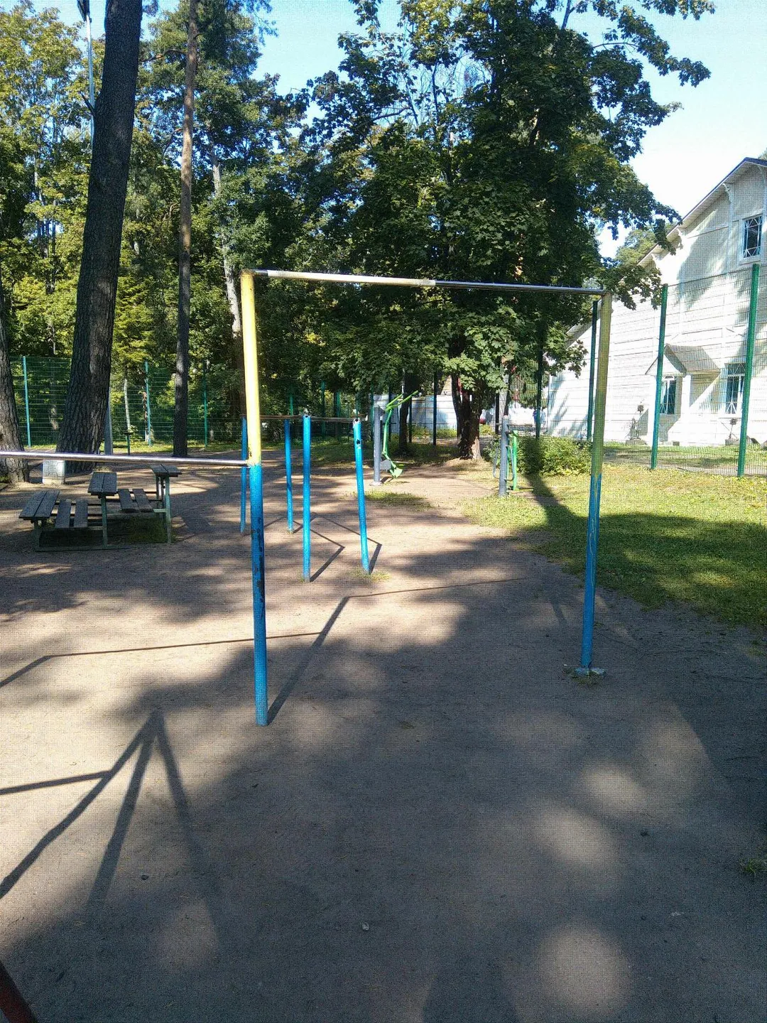 Sbarra per trazioni presso Calisthenics Park at Гаванная улица, Зеленогорск #wp3304 – foto 3 di 3
