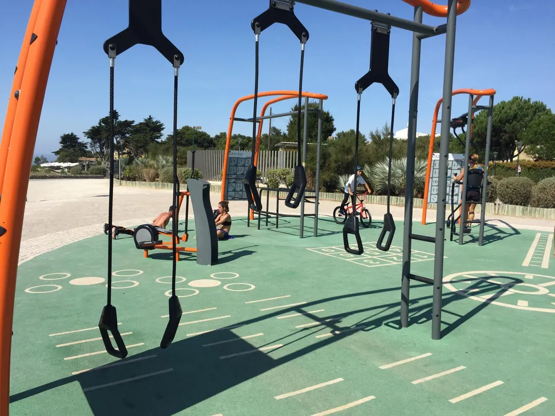 Elliptical Cross Trainer at Calisthenics Park at Avenida Diana Spencer, Cascais – photo 8 of 8