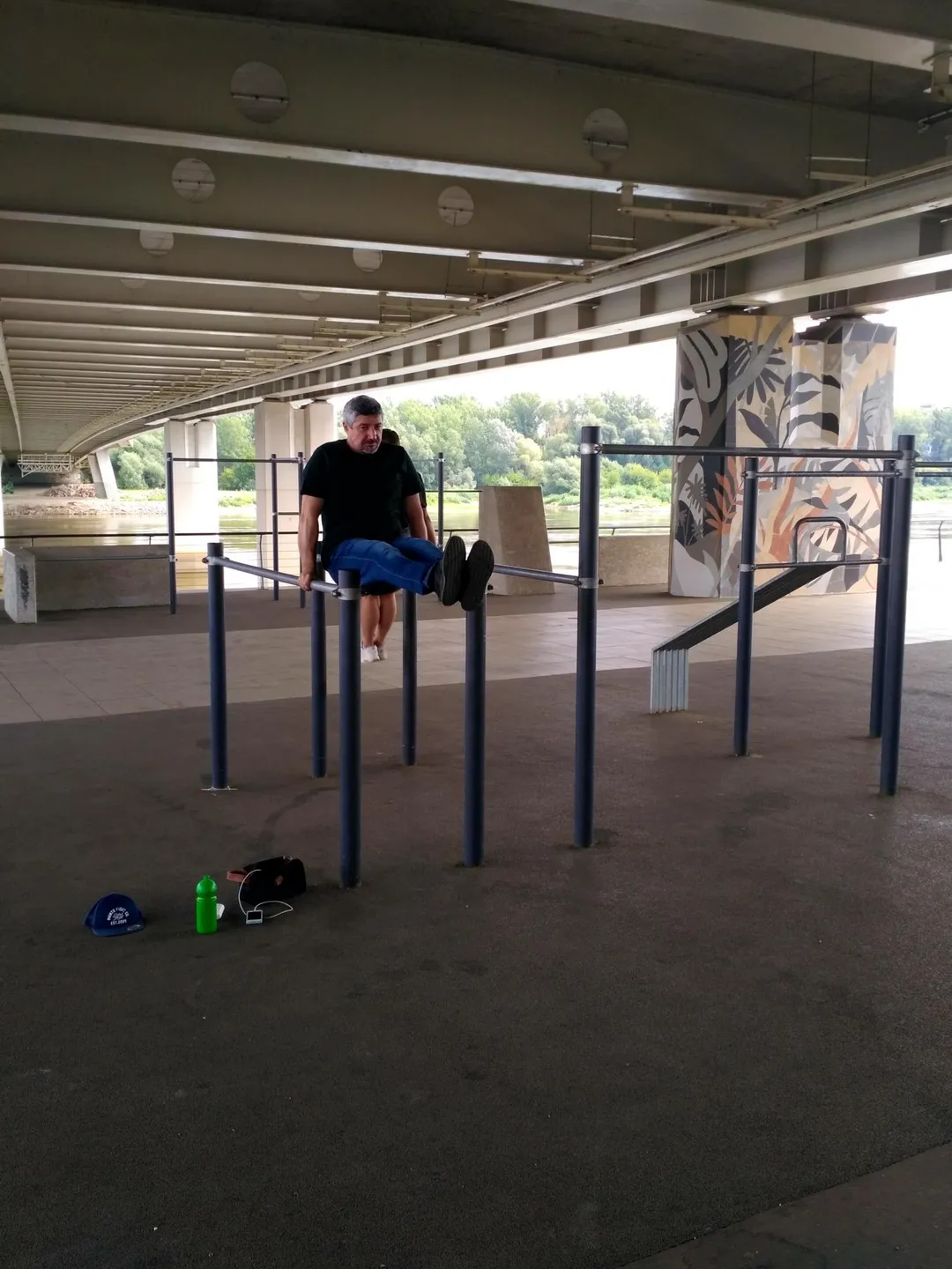Barres de singe à Calisthenics Park at Wybrzeże Szczecińskie, Warszawa – photo 4 sur 6