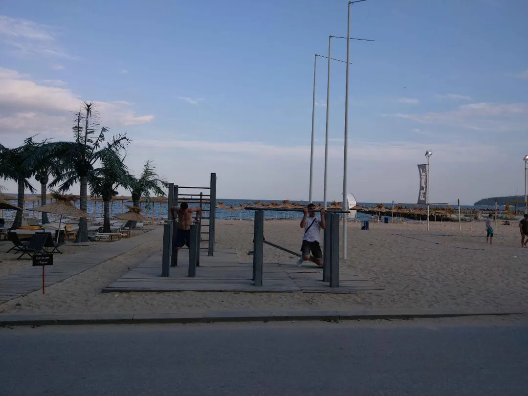 Pull Up Bar at Calisthenics Park at Крайбрежна алея, Варна – photo 1 of 3