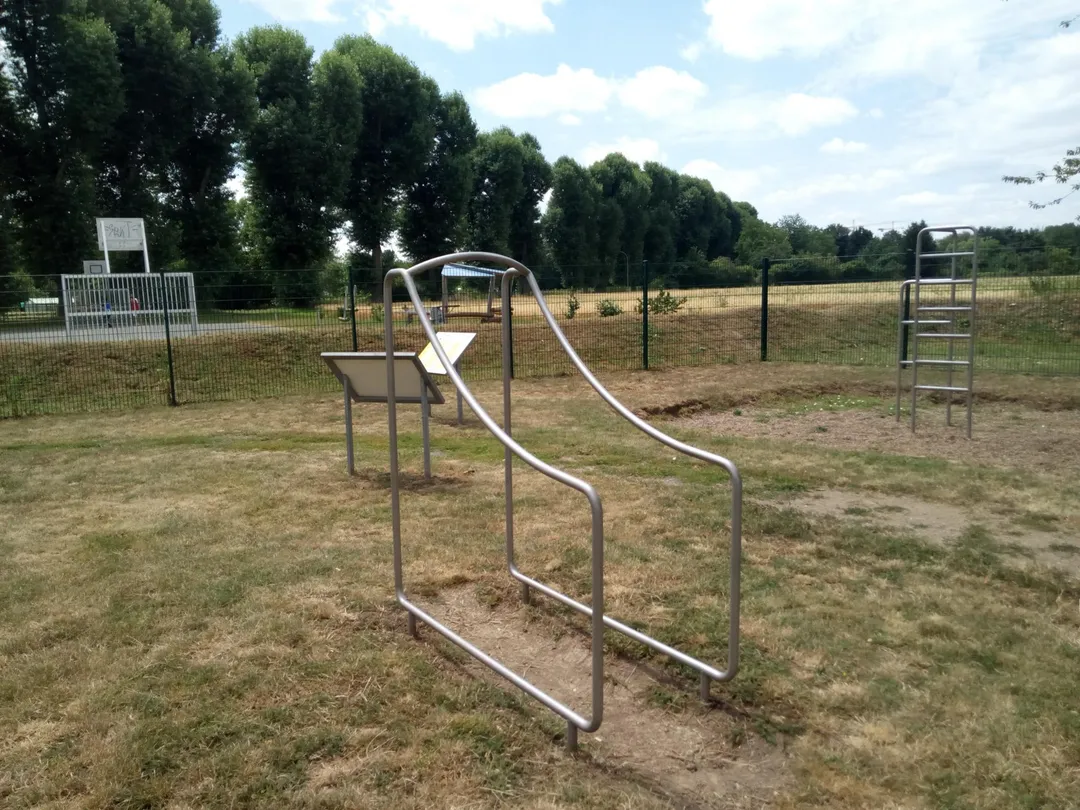 Упоры для отжиманий на площадке Calisthenics Park at August-Buß-Weg, Groß-Karben – фото 3 из 5