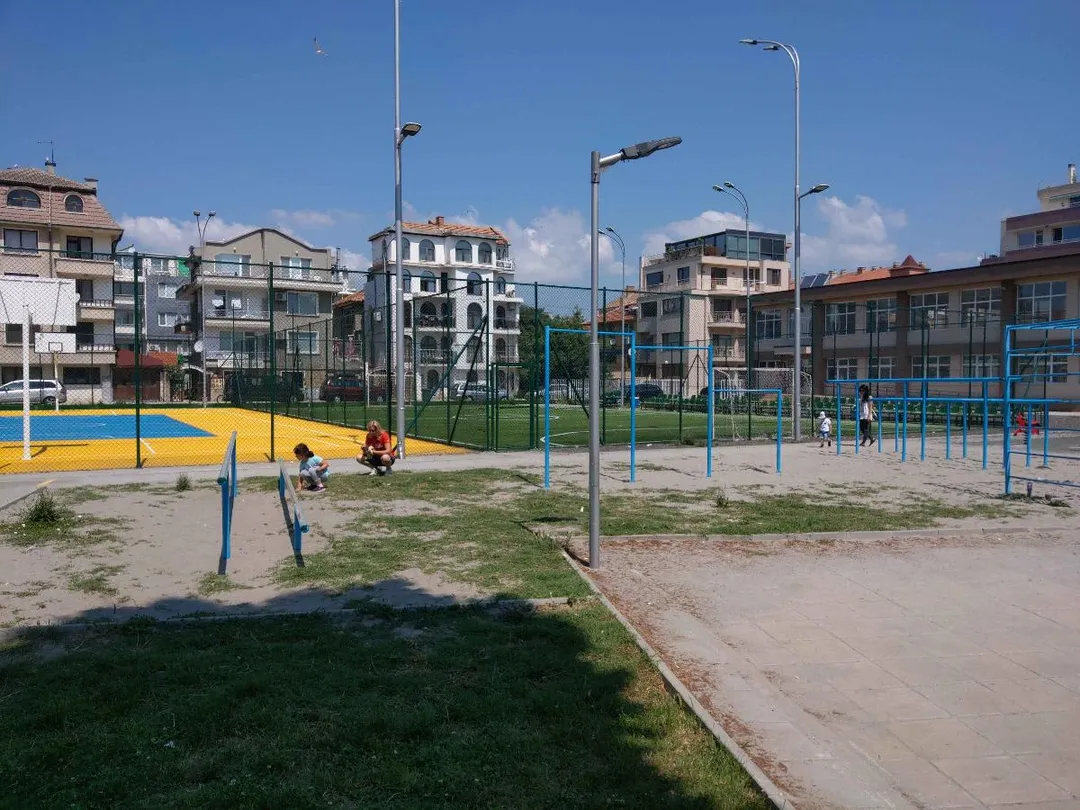 Bare paralele la Calisthenics Park at Княз Борис I, Поморие – fotografia 2 din 3