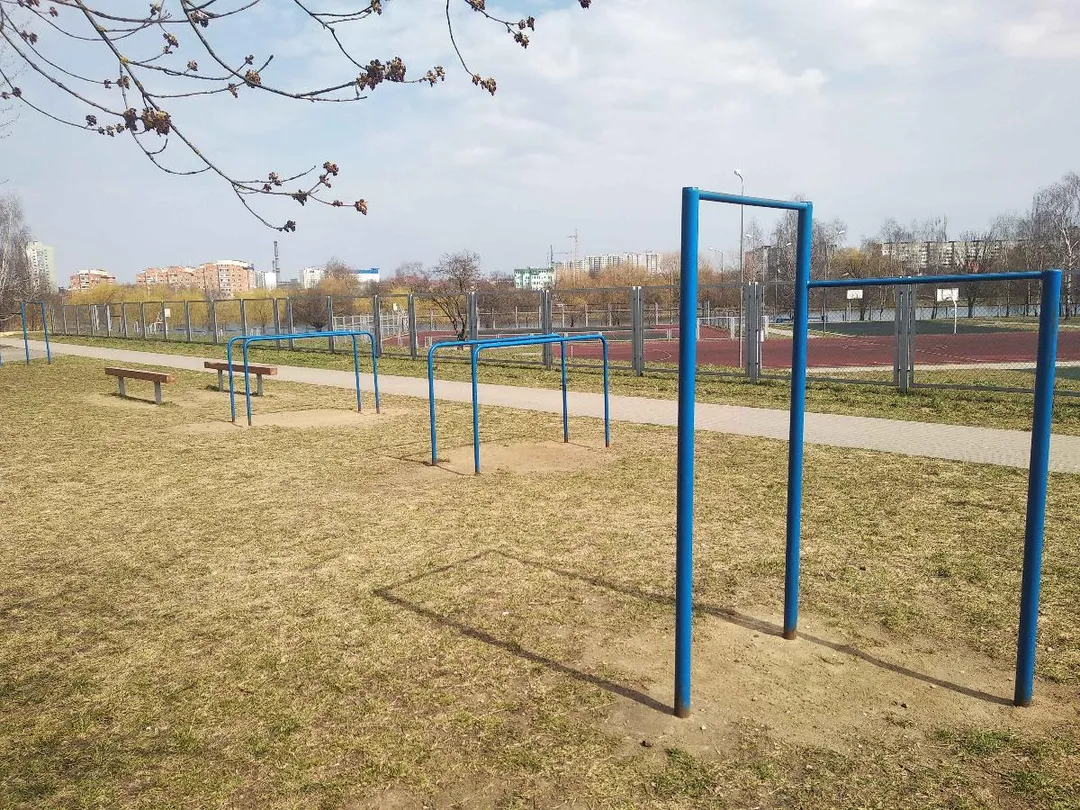 Pull Up Bar at Calisthenics Park at праспект Ракасоўскага, Мінск – photo 1 of 2