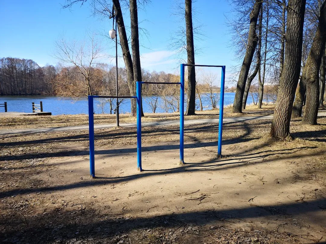 Klimmzugstange bei Calisthenics Park at Арлоўская вуліца, Мінск – Foto 1 von 2