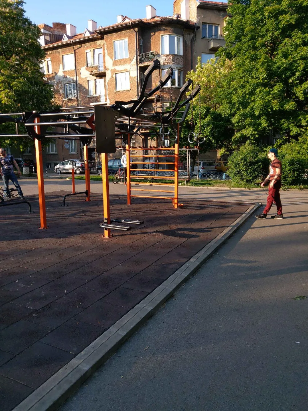 Bancă pentru abdomen la Calisthenics Park at Владайска, София – fotografia 4 din 4