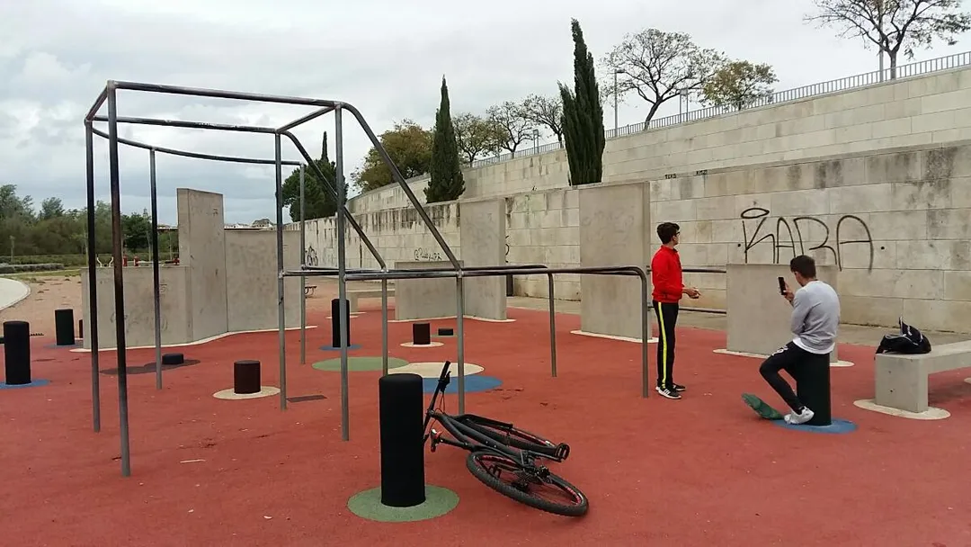 Sbarra per trazioni presso Calisthenics Park at Paseo Virgen del Dulce Nombre, Córdoba #wp3333 – foto 1 di 11