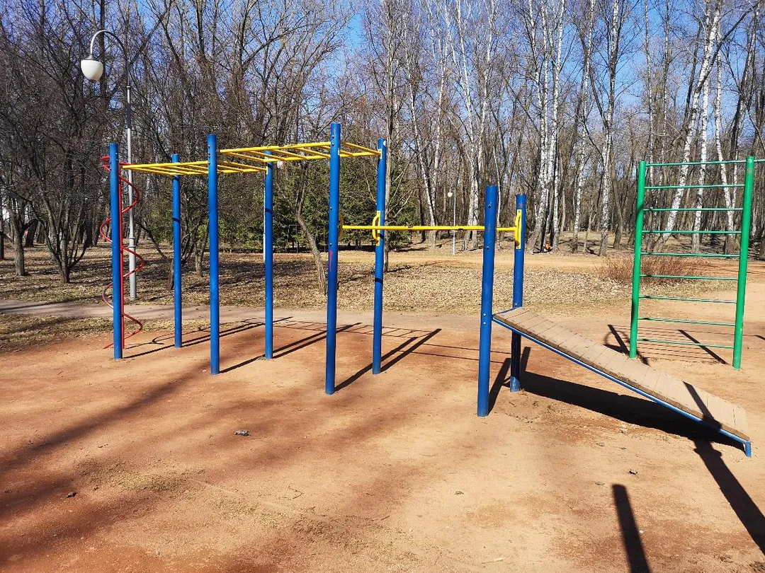 Брусья на площадке Calisthenics Park at Арлоўская вуліца, Мінск #wp3342 – фото 2 из 8