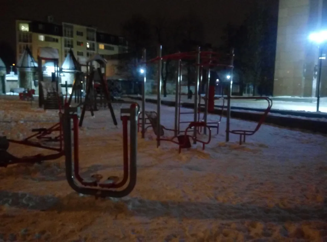 Hangelstange bei Calisthenics Park at площа Марка Кропивницького, Львів – Foto 3 von 4