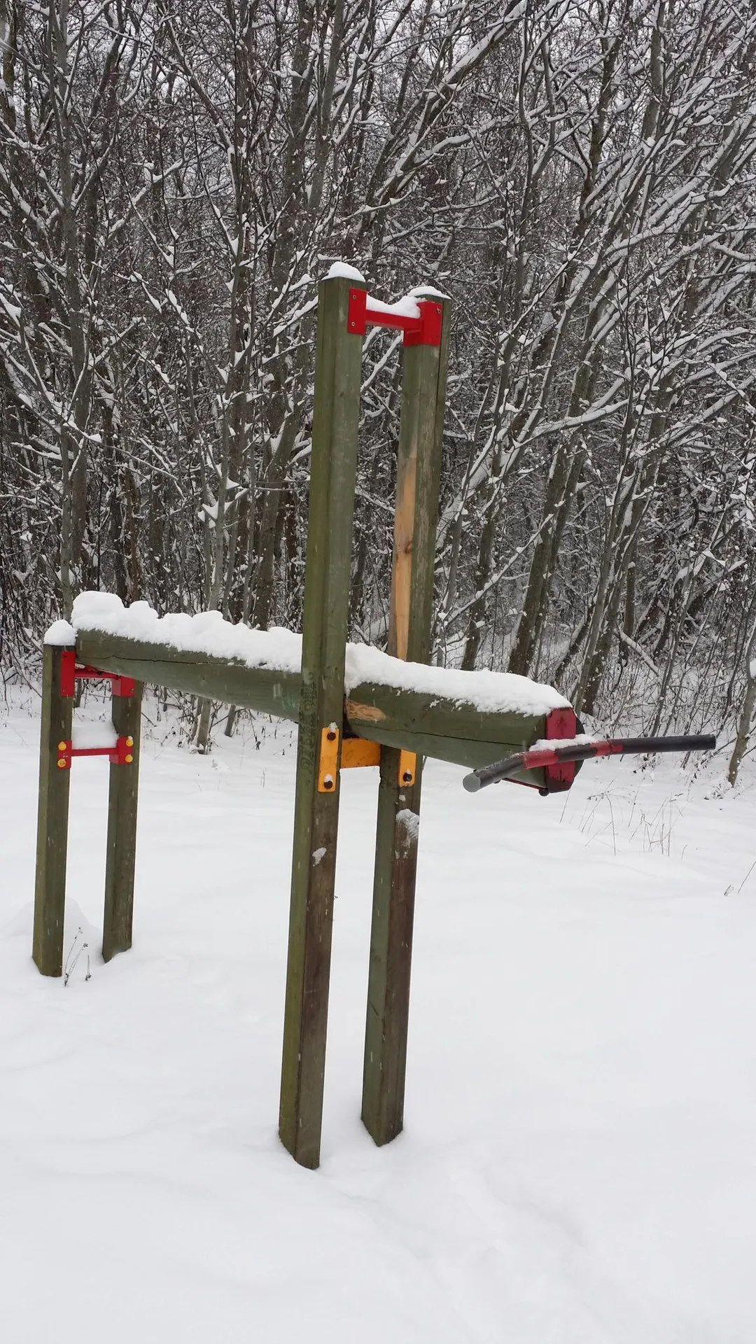 Bare paralele la Calisthenics Park at Männiku tee, Sillamäe linn – fotografia 3 din 9
