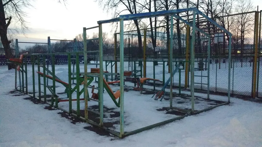 Лавка для преса на майданчику Calisthenics Park at Красноармейская улица, Гусев #wp3350 – фото 4 з 6