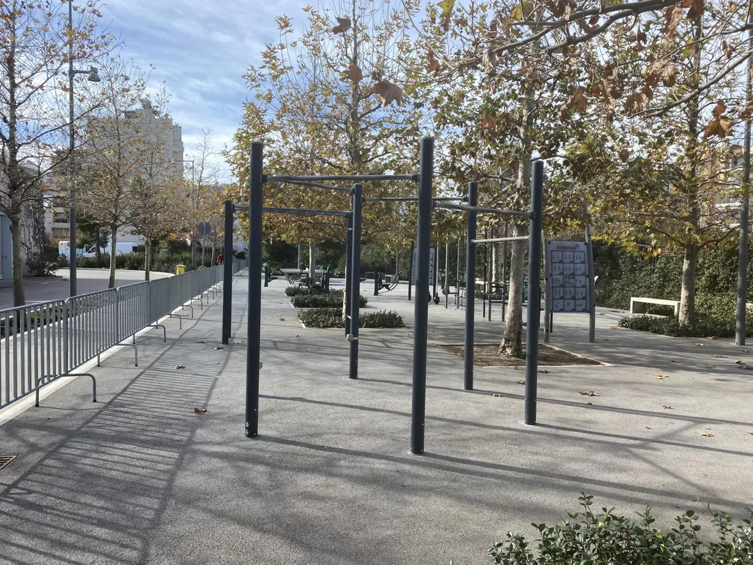 Parallel Gym Bars at Outdoor Gym in 2η Κοινότητα Καλλιθέας, Δήμος Καλλιθέας – photo 2 of 10