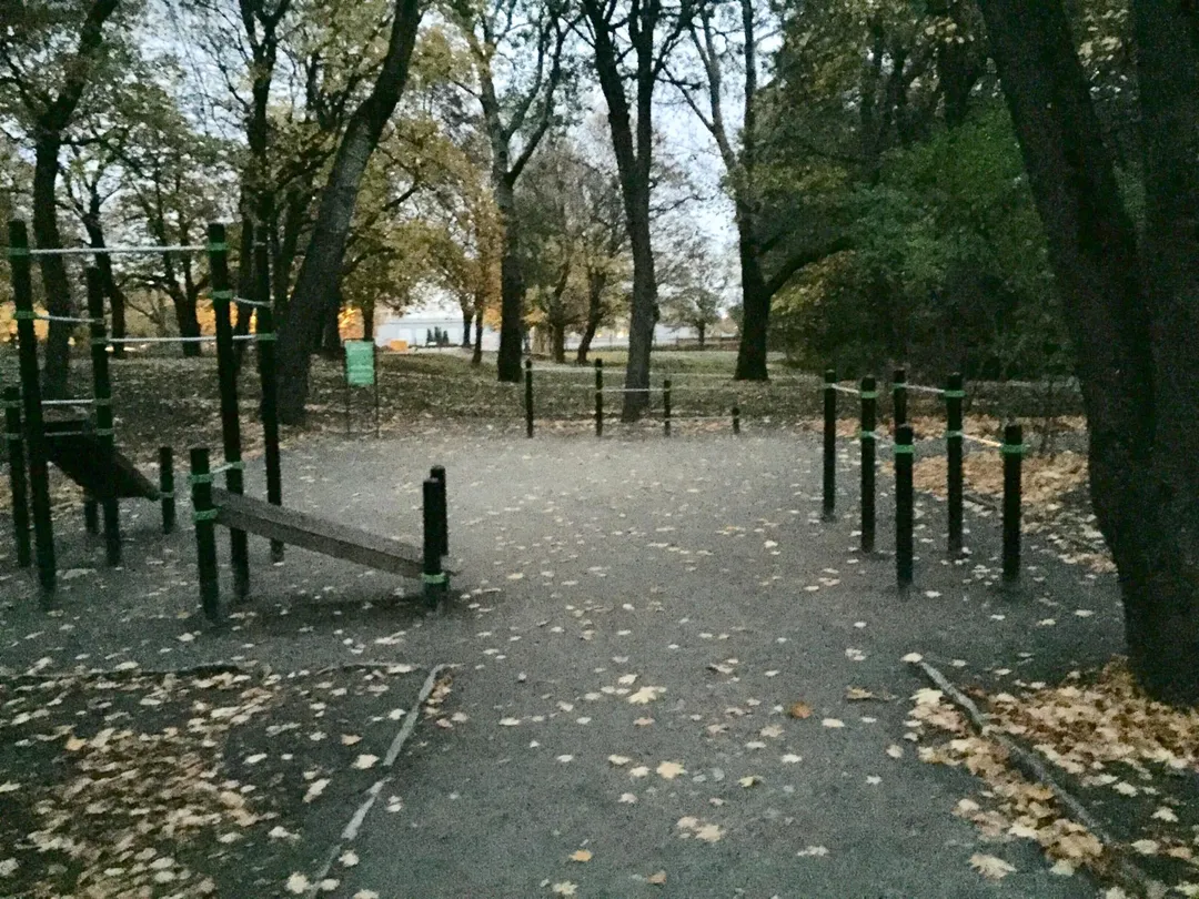 Bară de tracțiuni la Calisthenics Park at Herne, Tallinn – fotografia 1 din 4