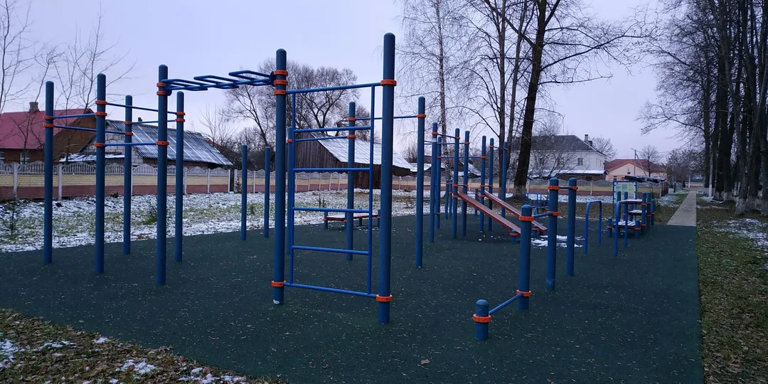 Sprossenwand bei Calisthenics Park at Савецкая вуліца, Бягомльскі сельскі Савет – Foto 4 von 4