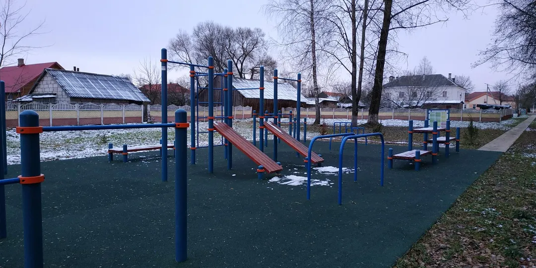 Hangelstange bei Calisthenics Park at Савецкая вуліца, Бягомльскі сельскі Савет – Foto 3 von 4