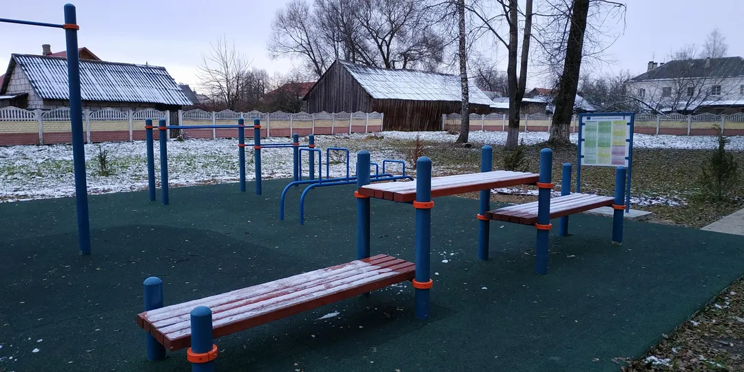Barren bei Calisthenics Park at Савецкая вуліца, Бягомльскі сельскі Савет – Foto 2 von 4