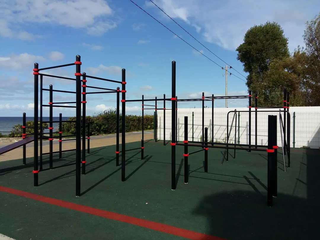 Monkey bar presso Calisthenics Park at Променад, Зеленоградск #wp3370 – foto 2 di 3