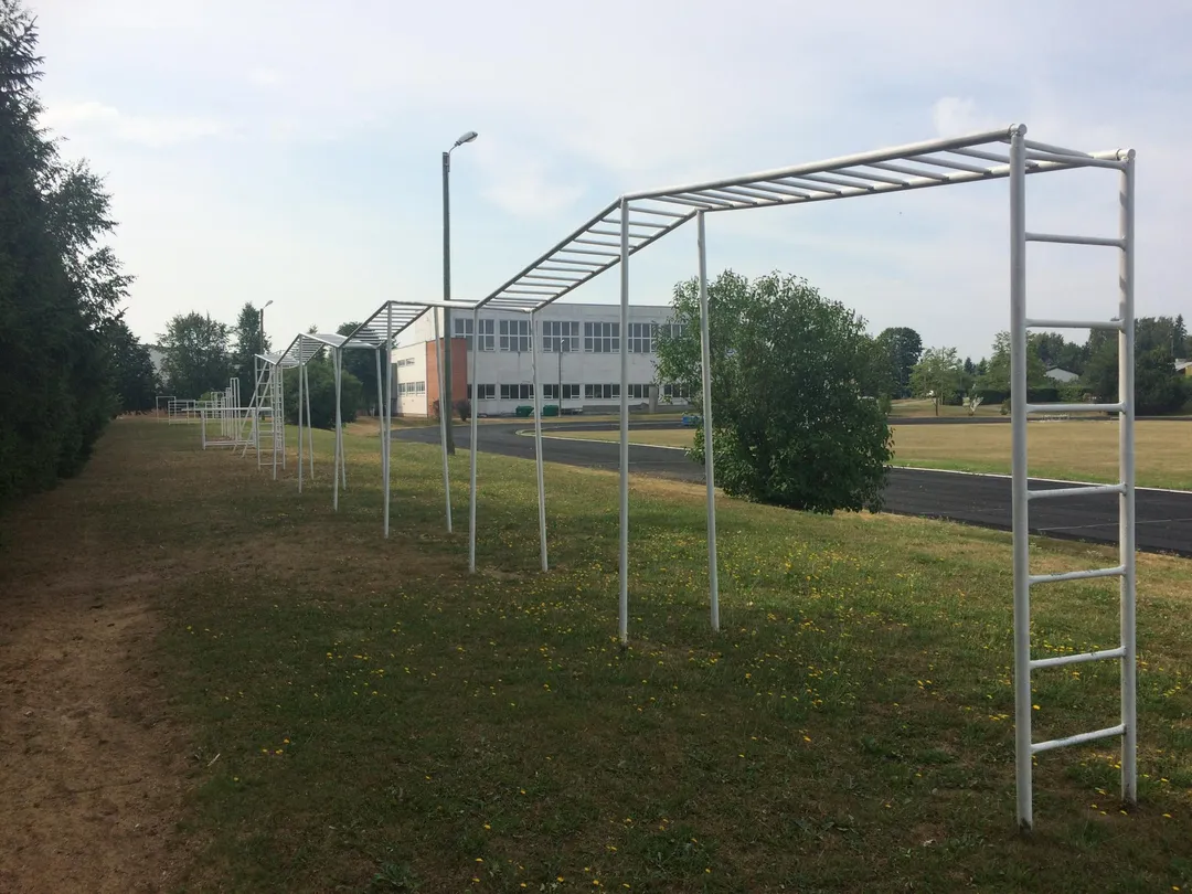 Bară de tracțiuni la Calisthenics Park at Ülenurme Gümnaasiumi staadion, Ülenurme alevik – fotografia 1 din 7