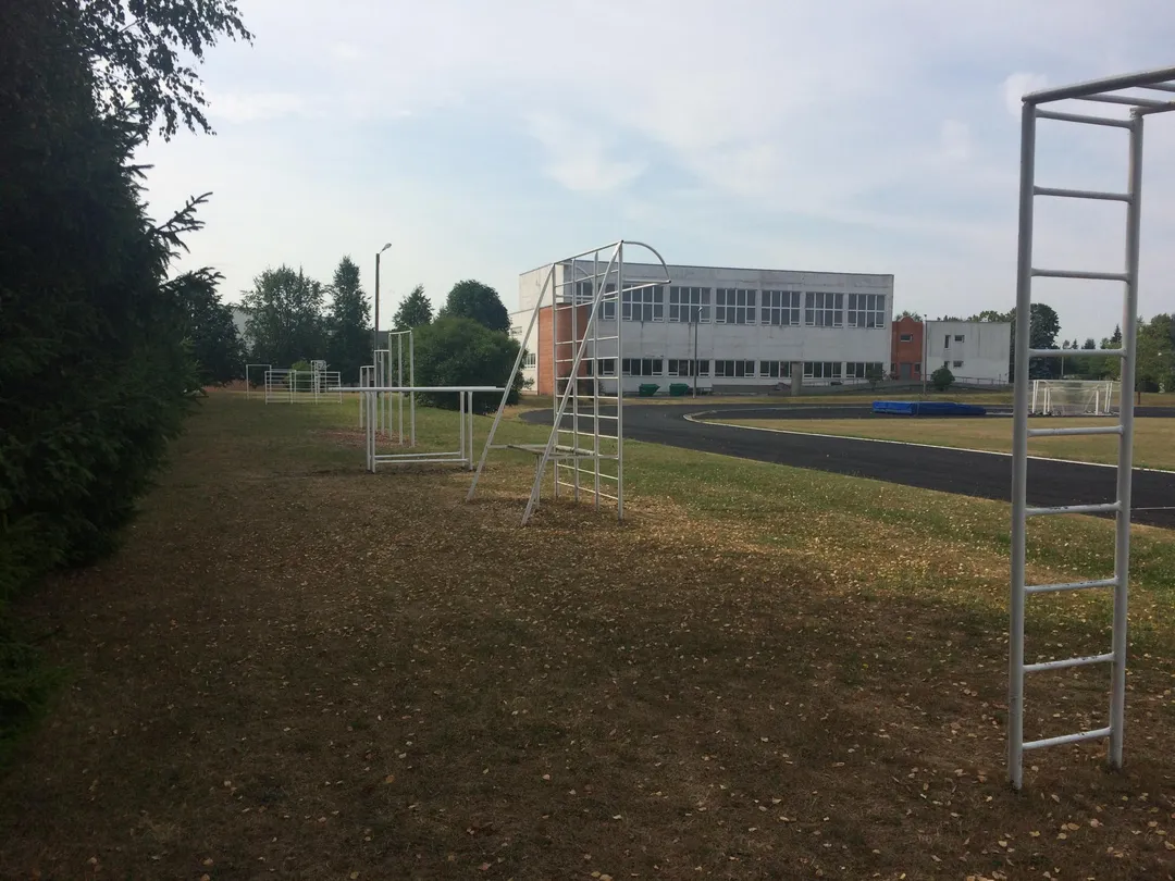 Bare paralele la Calisthenics Park at Ülenurme Gümnaasiumi staadion, Ülenurme alevik – fotografia 2 din 7