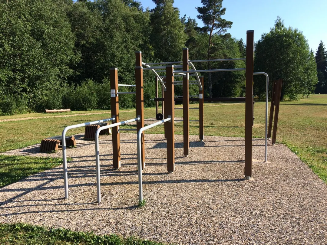Pull Up Bar at Calisthenics Park at Eduard Wiiralti, Tartu linn #wp3376 – photo 1 of 8
