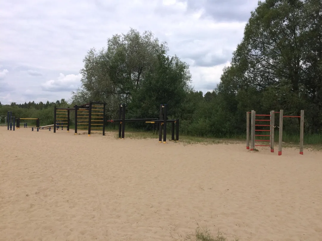 Barre de pompes à Calisthenics Park at Jänese matkarada, Tartu linn – photo 2 sur 6