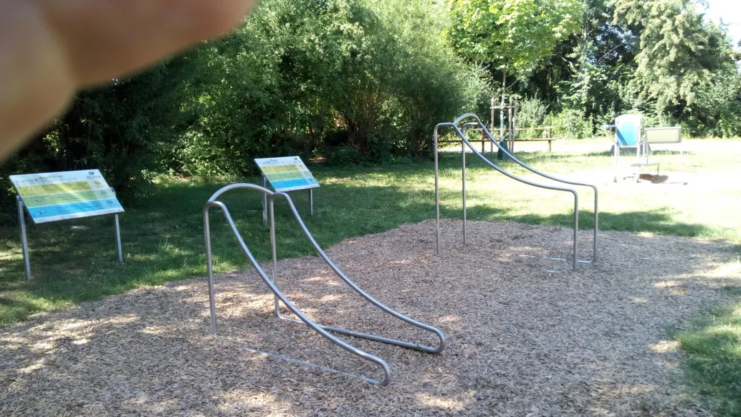 Упоры для отжиманий на площадке Calisthenics Park at Outdoor-Fitnessparcours, Bad Homburg vor der Höhe – фото 2 из 9