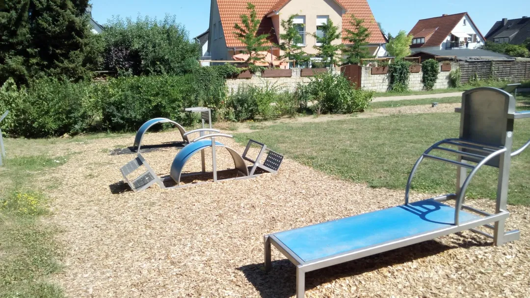 Брусья на площадке Calisthenics Park at Outdoor-Fitnessparcours, Bad Homburg vor der Höhe – фото 3 из 9