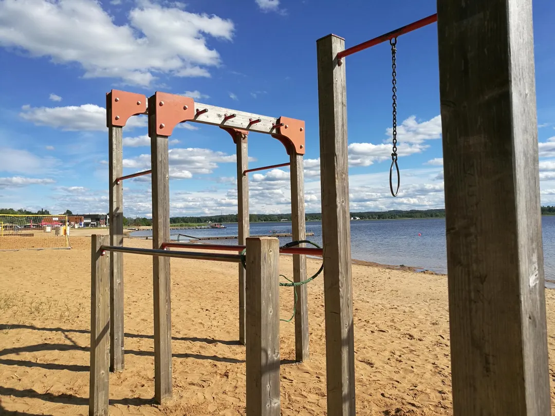 Шведська стінка на майданчику Calisthenics Park at Tamula rannapromenaad, Võru linn – фото 3 з 10
