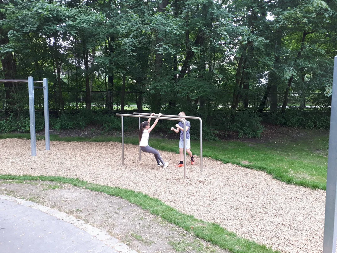 Брусья на площадке Calisthenics Park at Ludwig-Ernst-Straße, Dachau – фото 2 из 3