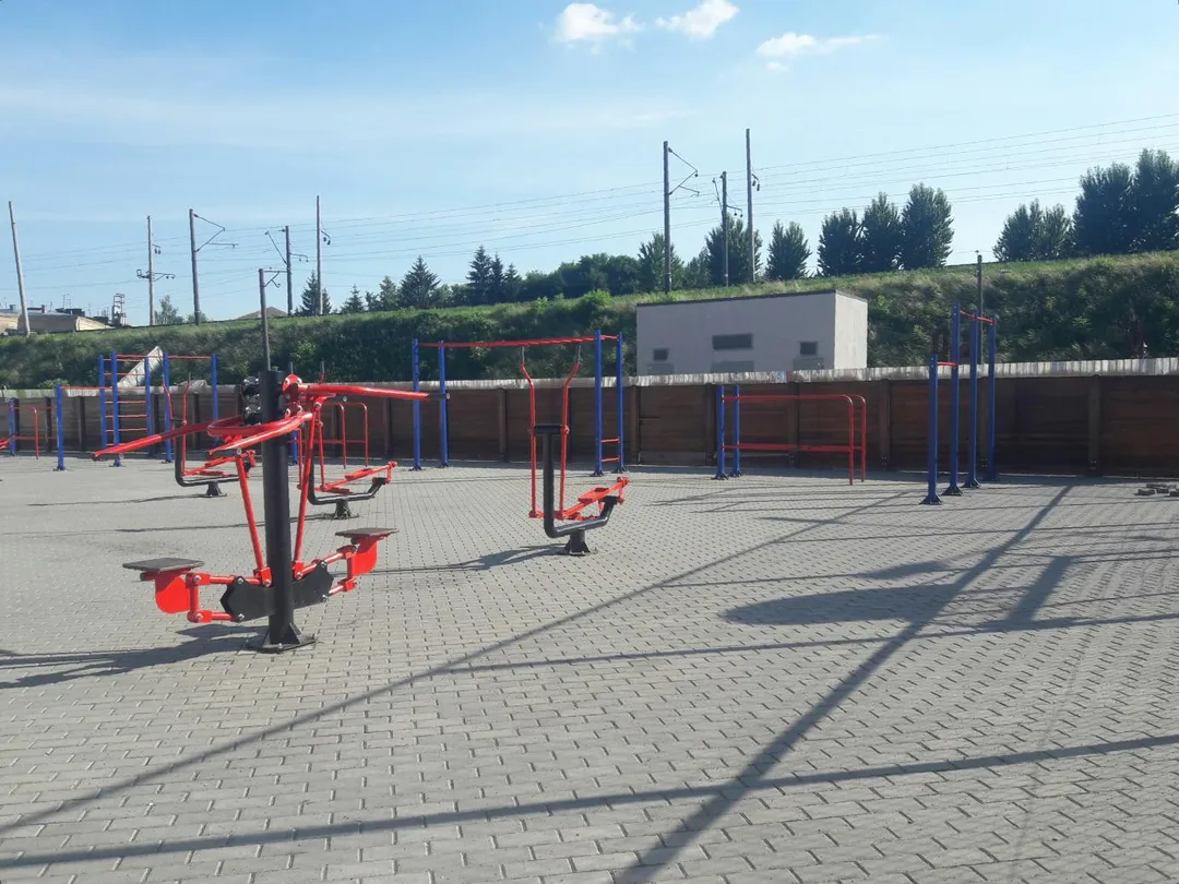 Parallel Gym Bars at Calisthenics Park at вулиця Василя Єрошенка, Львів – photo 2 of 4