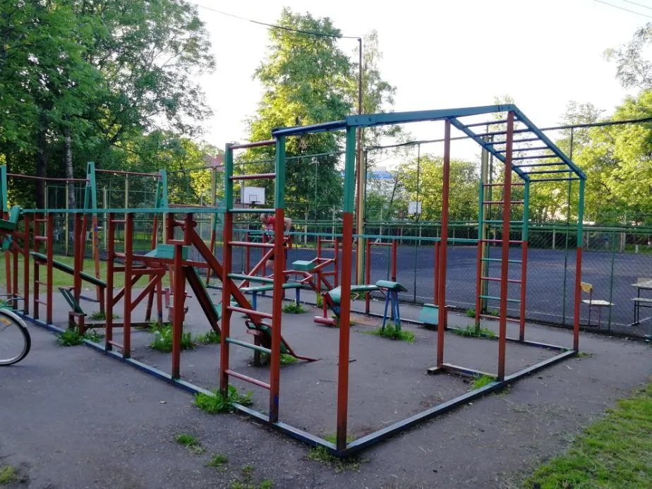Parallele presso Calisthenics Park at улица Тургенева, Зеленоградск – foto 2 di 3