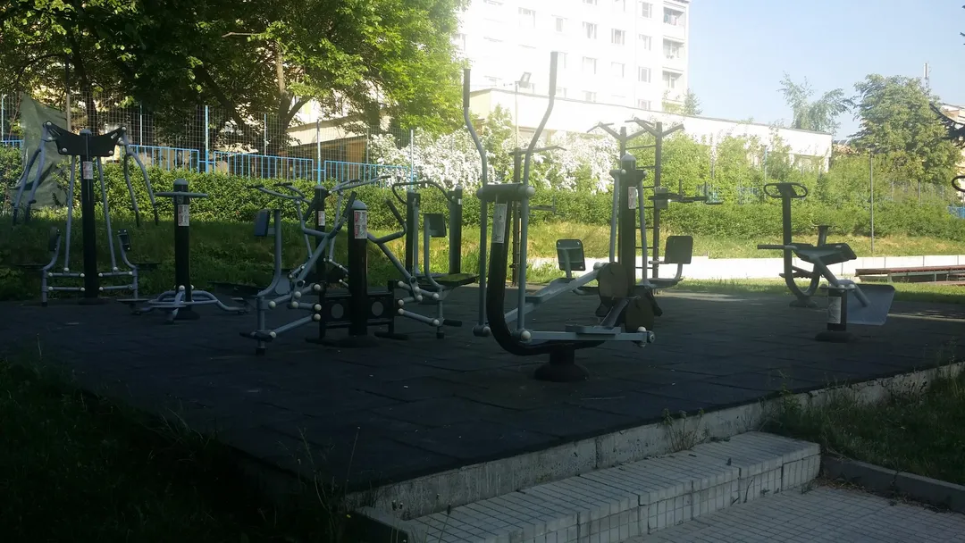 Barres parallèles à Calisthenics Park at Монтевидео, София – photo 2 sur 2