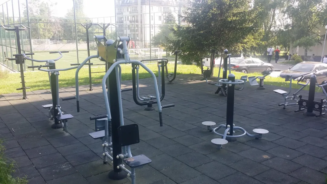 Barre de traction à Calisthenics Park at Монтевидео, София – photo 1 sur 2