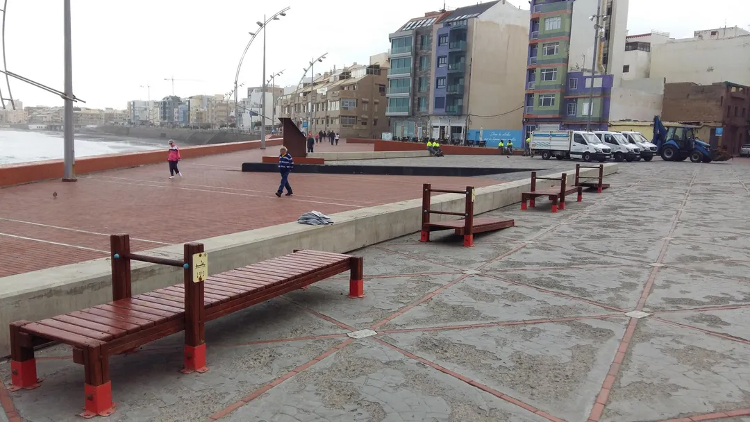 Barre de pompes à Calisthenics Park at Plaza De Los Jardines Del Atlantico, Las Palmas de Gran Canaria – photo 2 sur 4