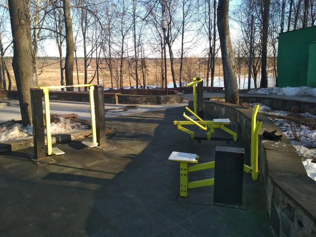 Pull Up Bar at Calisthenics Park at вуліца 1 Мая, Вілейка – photo 1 of 6
