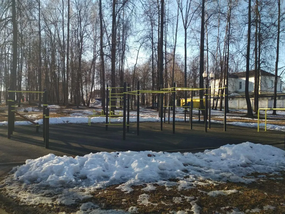Abs Bench at Calisthenics Park at вуліца 1 Мая, Вілейка – photo 4 of 6