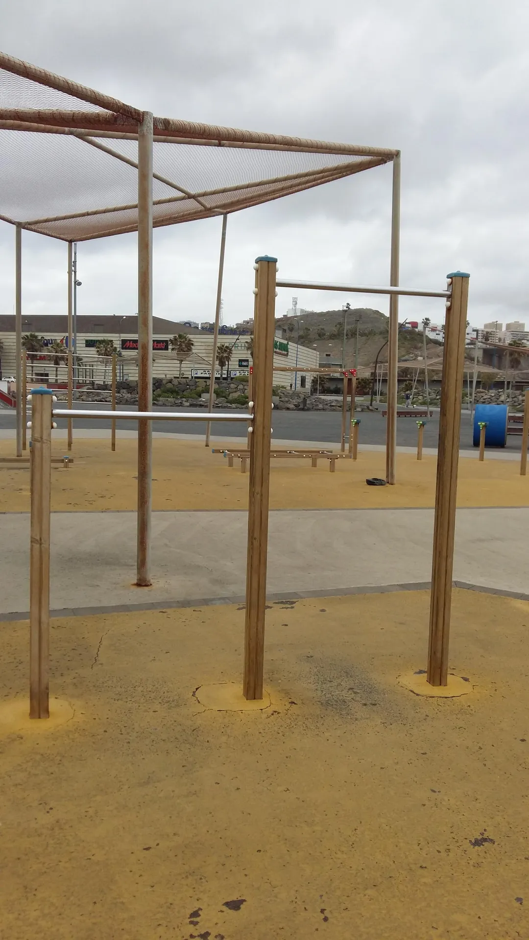 Barres de singe à Calisthenics Park at Parque Litoral El Rincón, Las Palmas de Gran Canaria – photo 3 sur 7