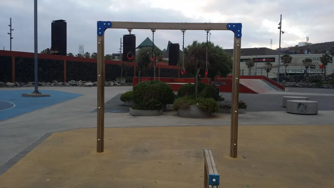 Barre de traction à Calisthenics Park at Parque Litoral El Rincón, Las Palmas de Gran Canaria – photo 1 sur 7